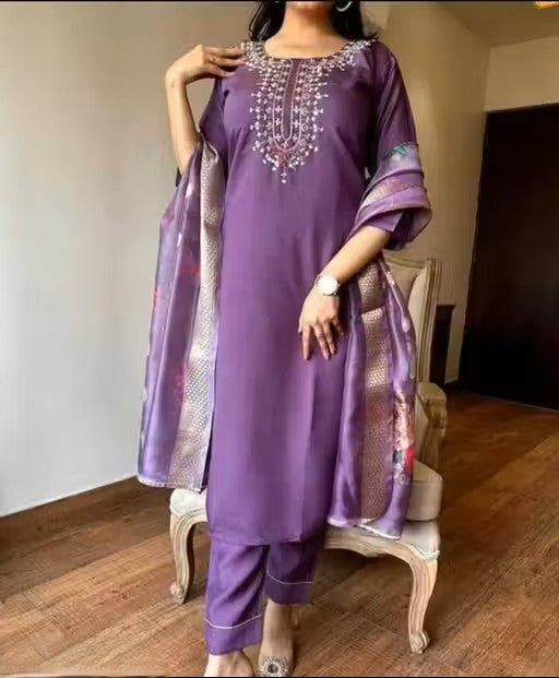 Woman's Rayon Kurti Pent With Dupatta