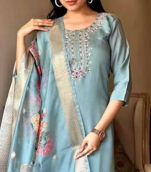 Woman's Rayon Kurti Pent With Dupatta