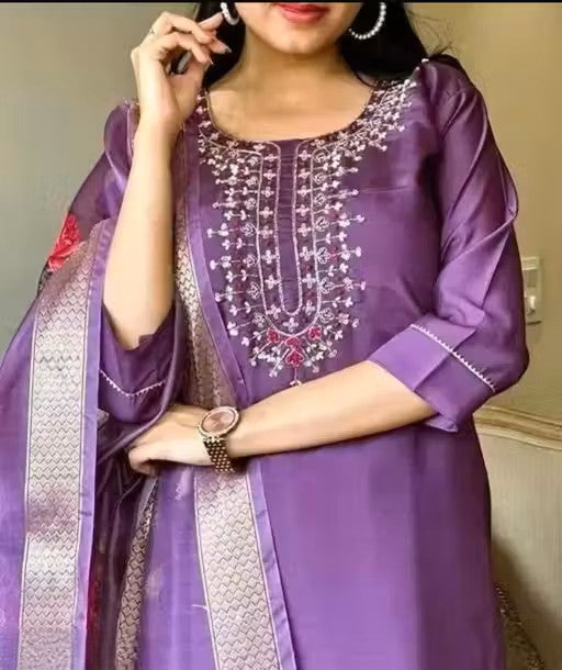Woman's Rayon Kurti Pent With Dupatta
