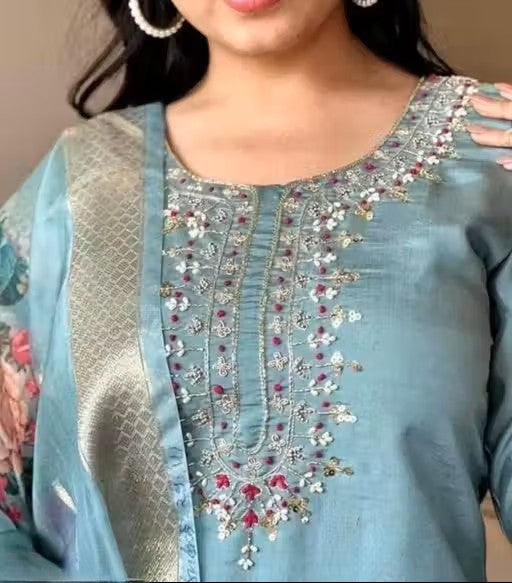 Woman's Rayon Kurti Pent With Dupatta