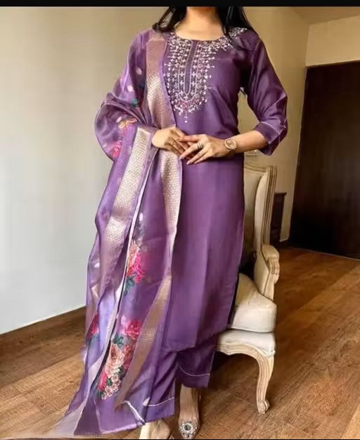 Woman's Rayon Kurti Pent With Dupatta