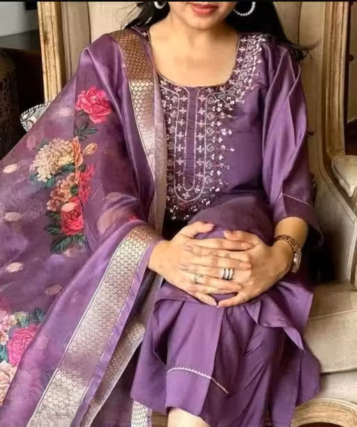 Woman's Rayon Kurti Pent With Dupatta