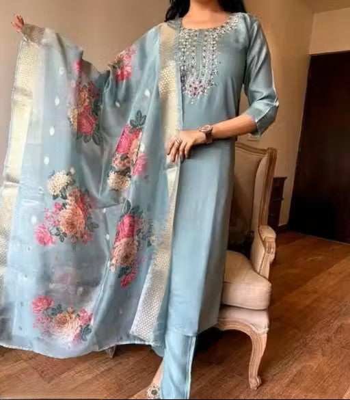 Woman's Rayon Kurti Pent With Dupatta